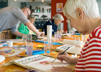 The Joy of Painting: Why Starting to Paint is a Great Hobby for Grandparents