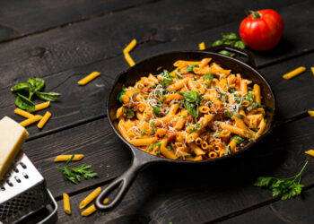 10 Scrumptious Cast Iron Skillet Recipes That Will Make You Fall in Love All Over Again